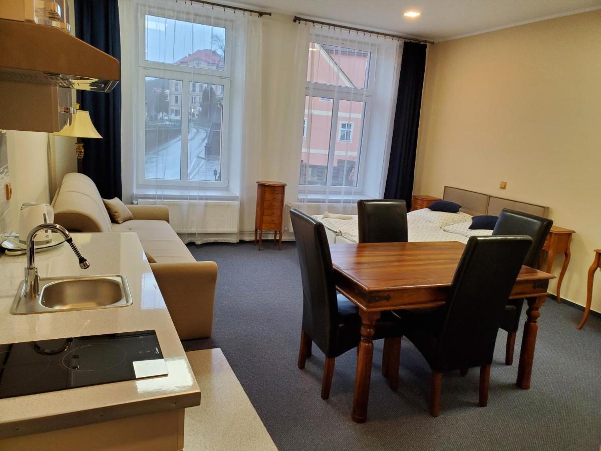 Hotel Koruna Penzion Teplice nad Metují Exteriör bild