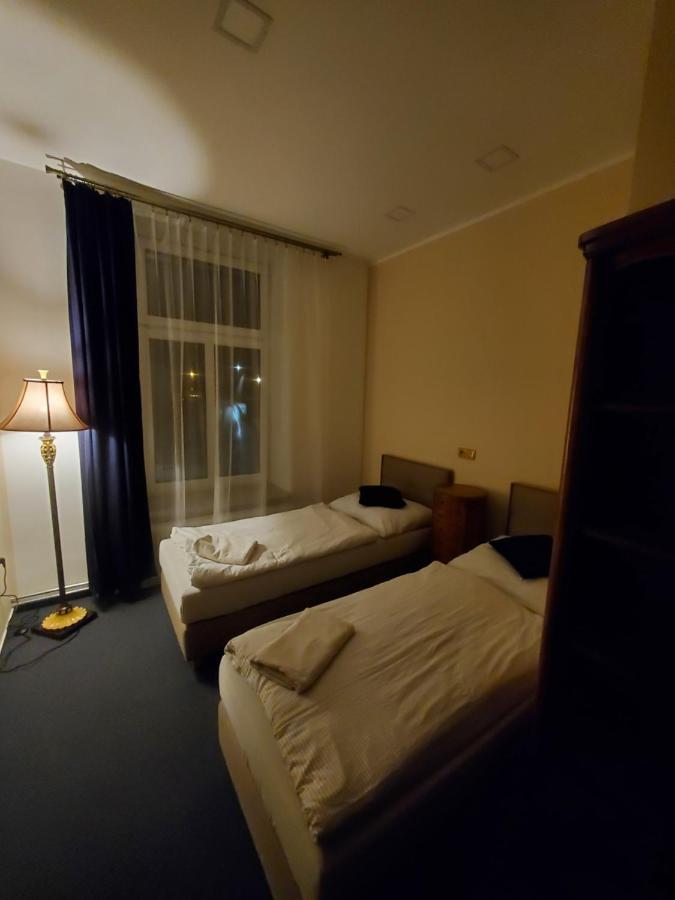 Hotel Koruna Penzion Teplice nad Metují Exteriör bild