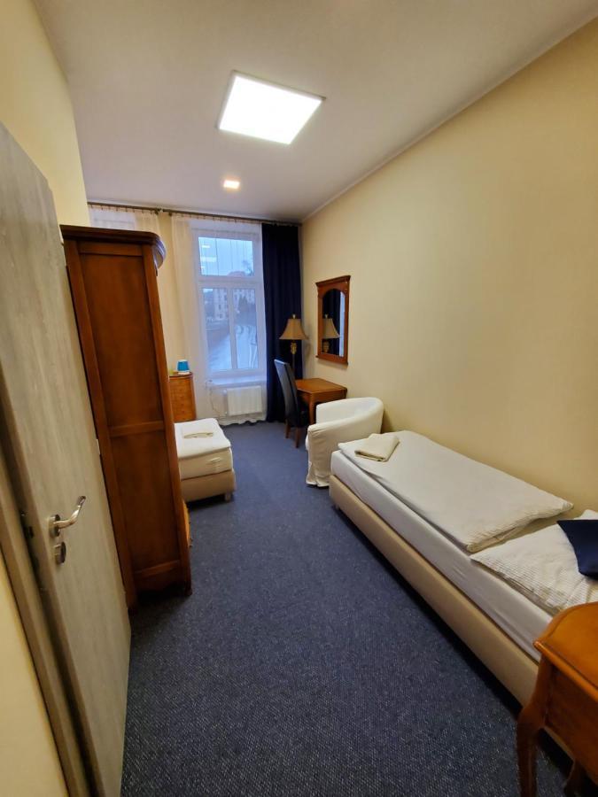 Hotel Koruna Penzion Teplice nad Metují Exteriör bild